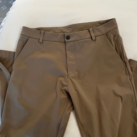 lululemon athletica Men's khaki - Picture 1 of 4